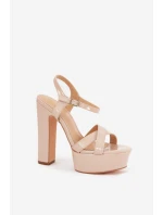 Dámské sandály na vysokém podpatku a platformě lakované béžové model 21688893 - Boto Dámské sandály na vysokém podpatku a platformě lakované béžové model 21688893 - Boto