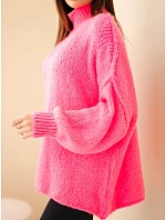Dámský oversized svetr s příměsí vlny s rolákem a širokými rukávy neonová růžová Dámský oversized svetr s příměsí vlny s rolákem a širokými rukávy neonová růžová