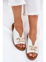 Dámské Sandály Na Plochém Podpatku Se Zlatou Dekorací Bílé model 21701658 - EVENTO