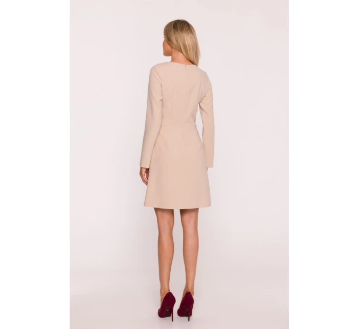 model 21319189 Šaty s ozdobnými knoflíky v pase béžové - STYLOVE model 21319189 Šaty s ozdobnými knoflíky v pase béžové - STYLOVE