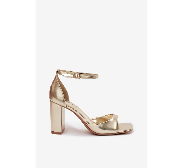 Dámské sandály na podpatku z umělé kůže zlaté model 22122813 - Boto