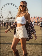 Dámske džínsové šortky s strapcami béžové FashionStreet SY0507