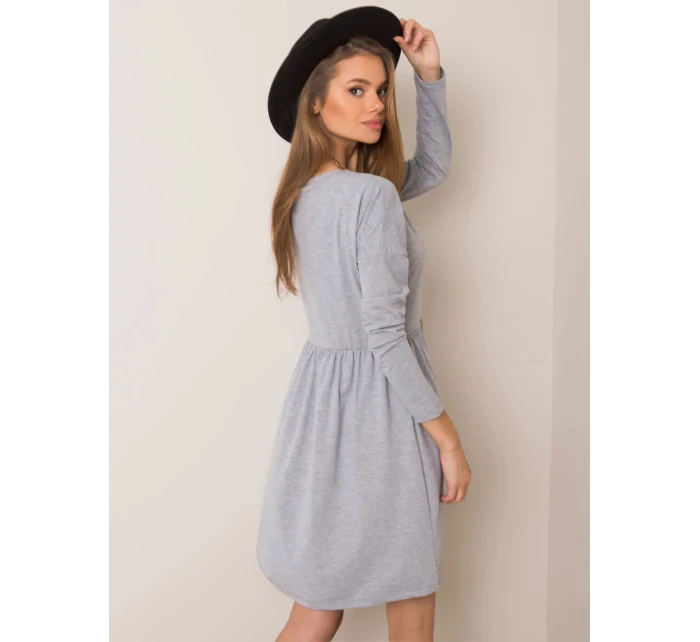 Šaty RV SK model 20958414 šedá - Rue Paris Šaty RV SK model 20958414 šedá - Rue Paris
