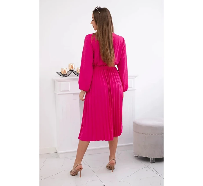 Šaty s viazaným plisovaným lemom fuchsiovej farby