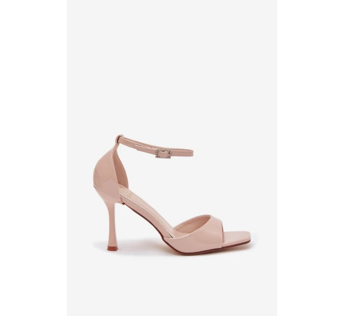 Sandále na podpätku model 222260 Vykročte štýlovo Sandále na podpätku model 222260 Vykročte štýlovo