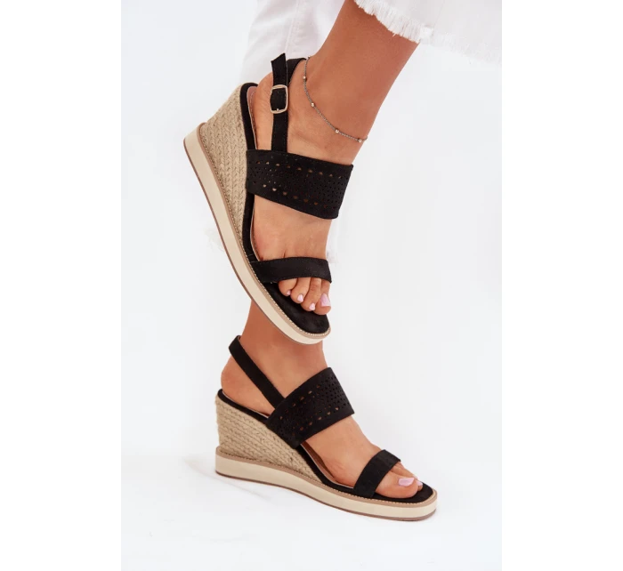 Model topánok na klinoch 215639 Krok v štýle Model topánok na klinoch 215639 Krok v štýle