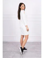 Šaty s 3D v barvě ecru model 18744132 - K-Fashion Šaty s 3D v barvě ecru model 18744132 - K-Fashion
