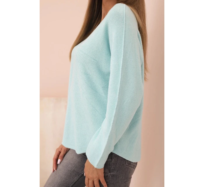 Dámsky sveter s véčkovým výstrihom a viskózovou mätou Dámsky sveter s véčkovým výstrihom a viskózovou mätou