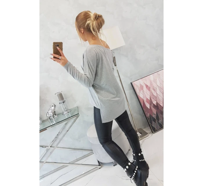 Blúzka s potlačou a dlhším chrbtom šedá