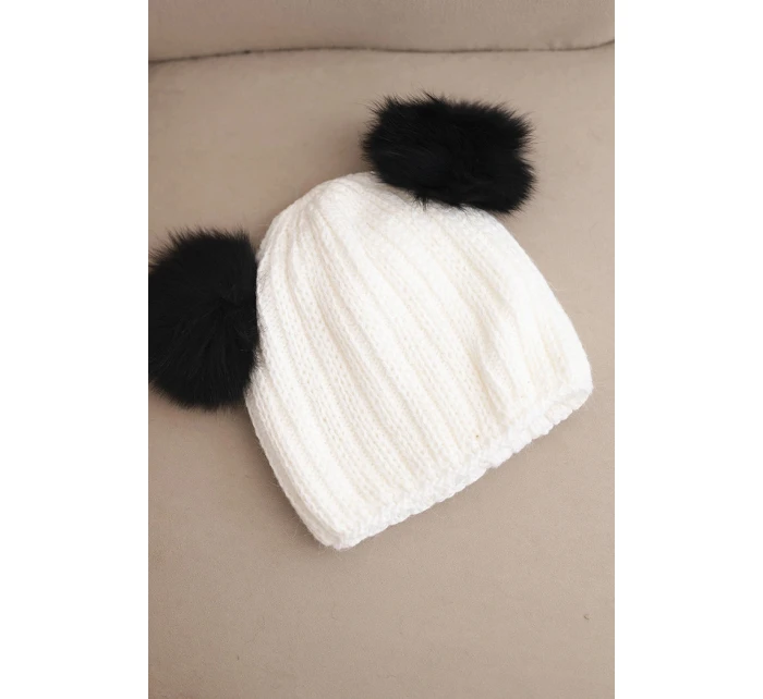 Dámská zimní čepice z vlny s bílá model 21817793 - K-Fashion Dámská zimní čepice z vlny s bílá model 21817793 - K-Fashion