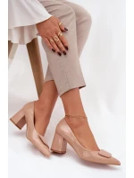 Lakované lodičky na sloupku s ozdobou Nude model 21752745 - Boto