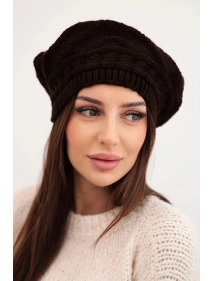 Dámská zimní pletená čepice volného střihu s ozdobným vzorem model 21878079 hnědá - K-Fashion