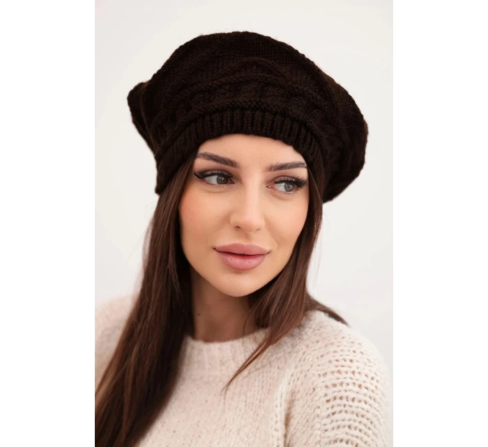 Dámská zimní pletená čepice volného střihu s ozdobným vzorem model 21878079 hnědá - K-Fashion
