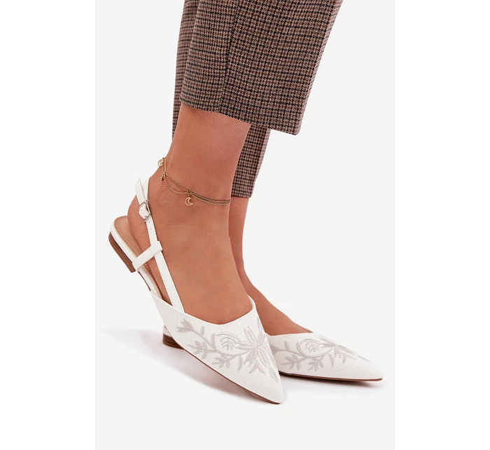Dámské sandály s výšivkou na ploché bílé Grelia Dámské sandály s výšivkou na ploché bílé Grelia