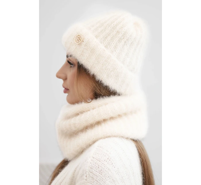Dámský set čepice a s ozdobným ecru model 21803181 - K-Fashion Dámský set čepice a s ozdobným ecru model 21803181 - K-Fashion
