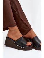 Dámské nazouváky na platformě se zlatými nýty Černé Arionne