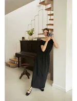 model 18407297 Maxi šaty s elastickým pasem černé - BeWear model 18407297 Maxi šaty s elastickým pasem černé - BeWear