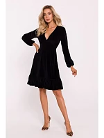 M826 Zamatové šaty s výstrihom do V - čierne