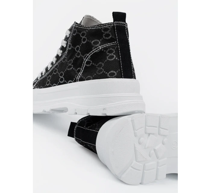 Praktické čierne tenisky na platforme pre ženy Praktické čierne tenisky na platforme pre ženy