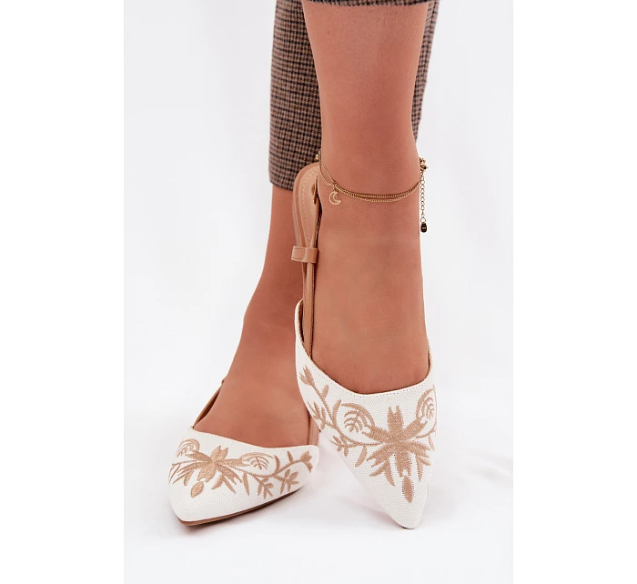 Dámské sandály s výšivkou na ploché Camel model 22039780 - Boto