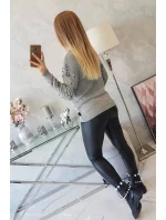 Vánoční svetr s šedým nápisem