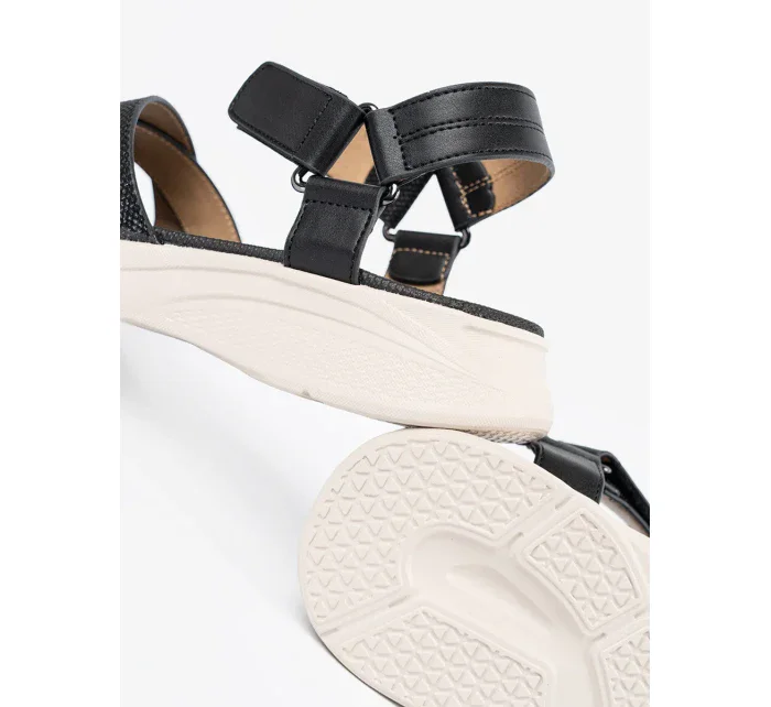 Praktické čierne sandále na platforme pre ženy Praktické čierne sandále na platforme pre ženy