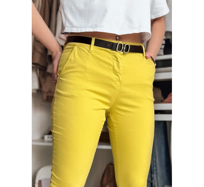 Dámské kalhoty slim fit s páskem hořčicová Dstreet model 21986484 - FashionStreet