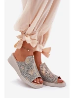 Klapki Damskie Na Koturnie Z Zamkiem Zwierzęcy Wzór Beżowe Irriva Klapki Damskie Na Koturnie Z Zamkiem Zwierzęcy Wzór Beżowe Irriva