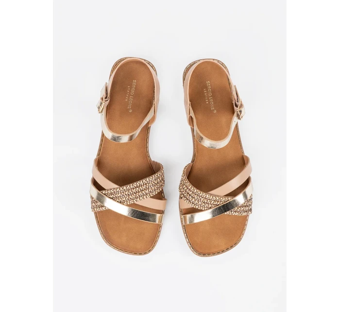 Praktické sandály dámské zlaté na plochém podpatku Praktické sandály dámské zlaté na plochém podpatku