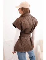 Dámska prešívaná vesta s opaskom a širokým golierom hnedá