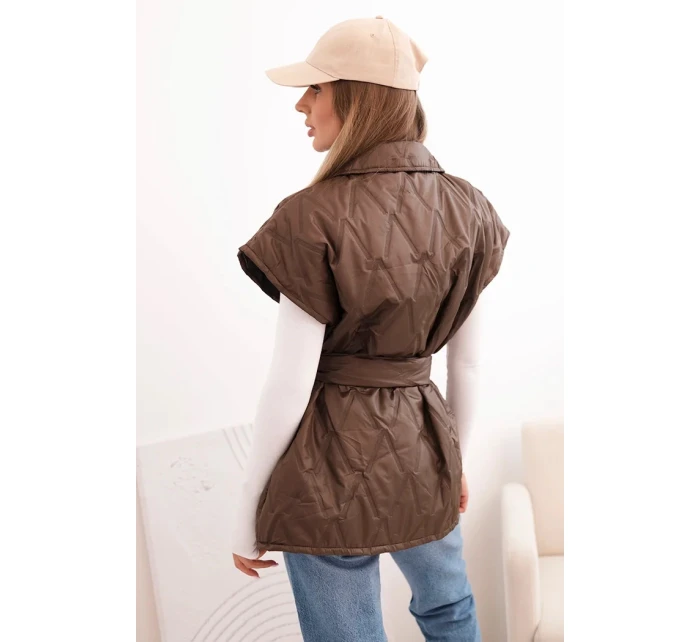 Dámska prešívaná vesta s opaskom a širokým golierom hnedá