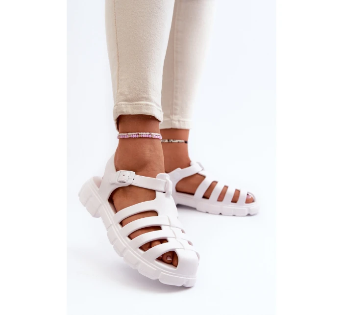 Dámské pěnové sandály bílé model 21654487 - Boto