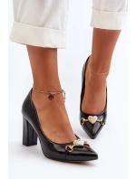 Černé kožené lodičky na podpatku se srdcem model 21652574 - Zazoo