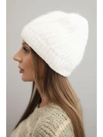 Dámska zimná čiapka s vlnou biela