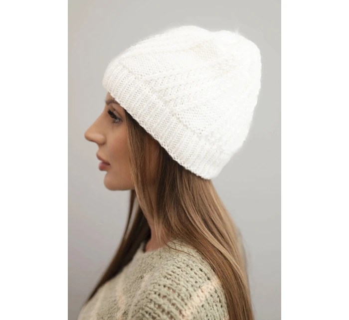 Dámska zimná čiapka s vlnou biela
