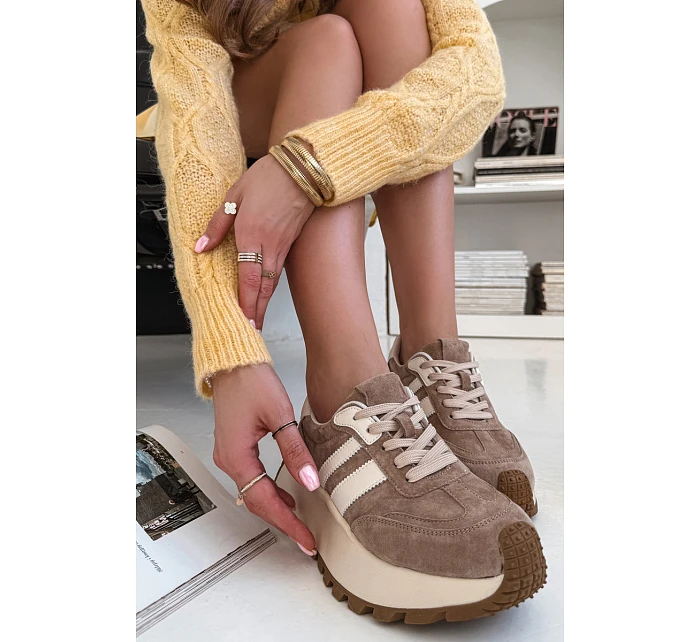 z semiše na masivní platformě Béžové model 22031733 - D&A z semiše na masivní platformě Béžové model 22031733 - D&A