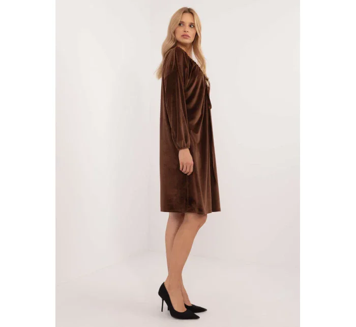 Šaty DHJ SK model 20546691 hnědé - FPrice Šaty DHJ SK model 20546691 hnědé - FPrice