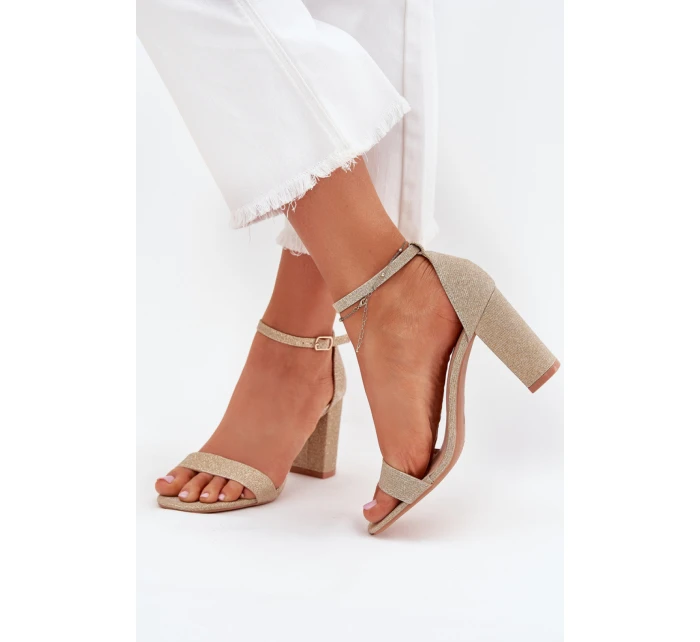 Sandále na podpätku model 215643 Krok vo veľkom štýle