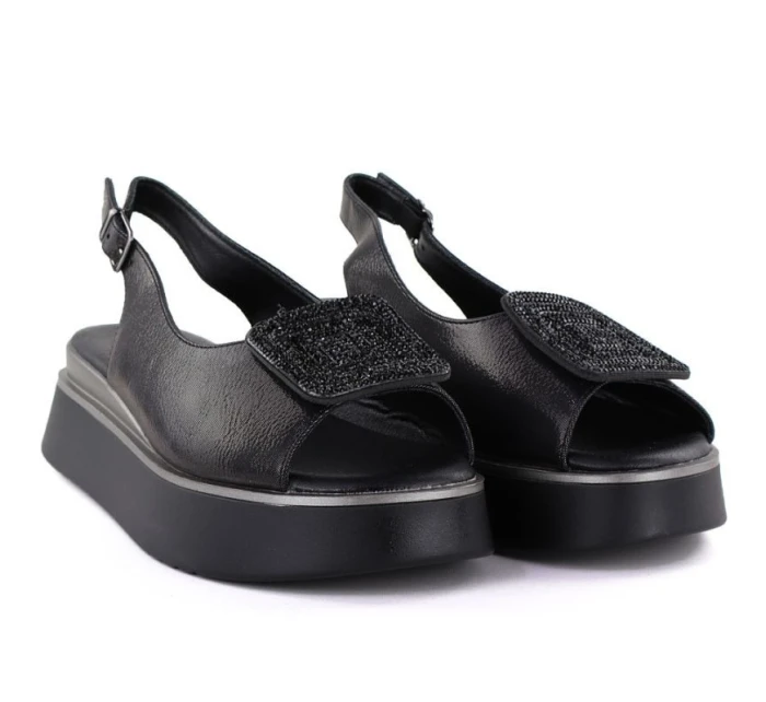 Dámske sandále na hrubej platforme čierne Potocki SZ12590