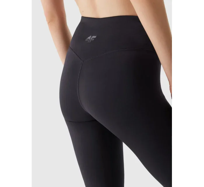 Dámske 3/4 legíny 4F - čierne Dámske 3/4 legíny 4F - čierne