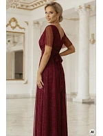 635-5 MELANIA Dlhé lesklé šaty s výstrihom a krátkymi rukávmi - bordové