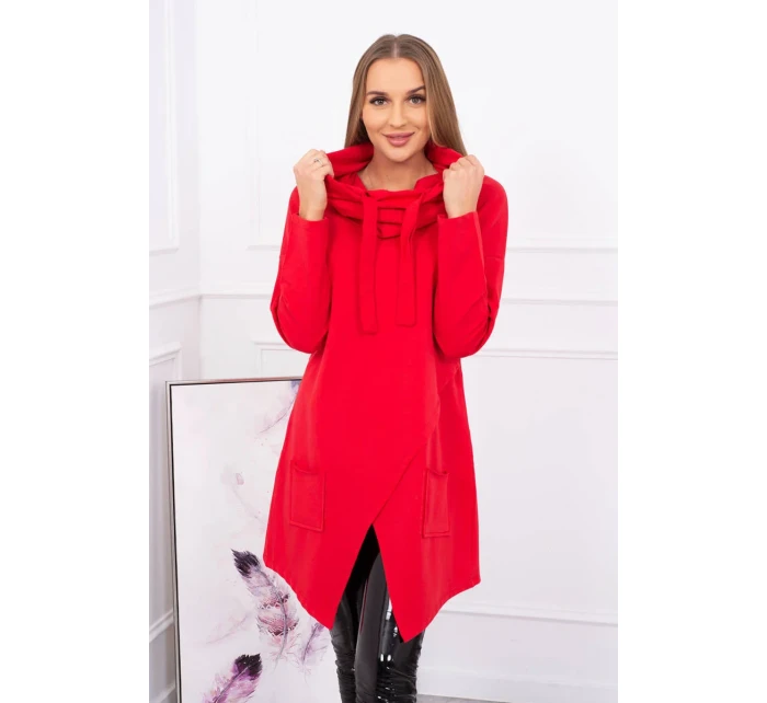 Červená tunika nadmernej veľkosti s obálkovou prednou časťou
