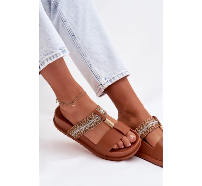 Dámské platformové sandály s pásky a zlatým detailem Camel Tahlia Dámské platformové sandály s pásky a zlatým detailem Camel Tahlia