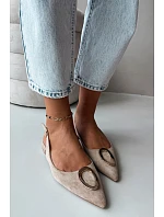 Dámské sandály na nízkém podpatku s ozdobou Béžové model 22147407 - Boto Dámské sandály na nízkém podpatku s ozdobou Béžové model 22147407 - Boto