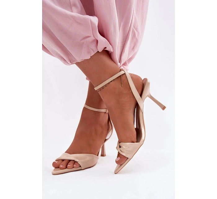 Sandále na podpätku model 226517 Vykročte štýlovo