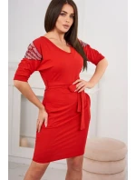 Šaty s model 18746562 na ramenou červené - K-Fashion Šaty s model 18746562 na ramenou červené - K-Fashion
