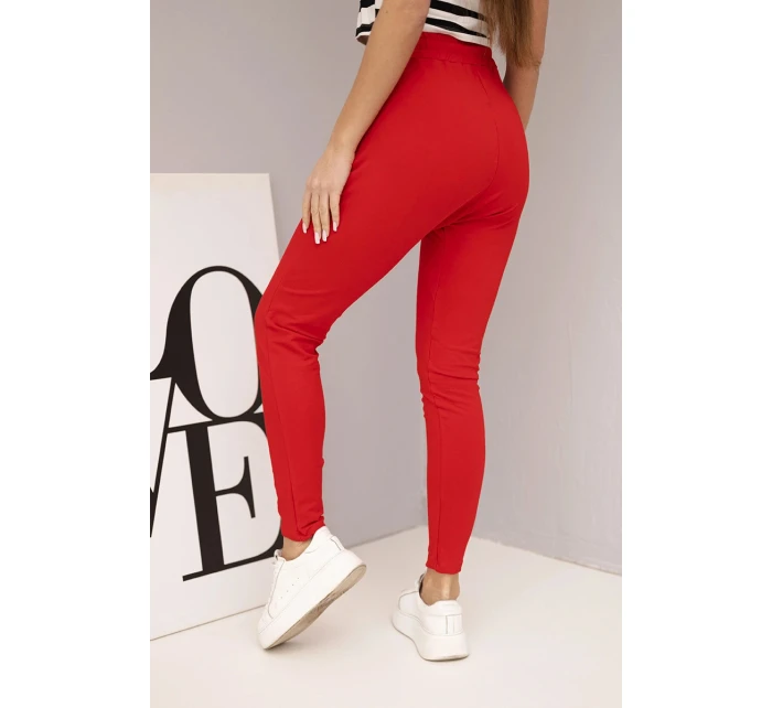 Dámske tepláky s elastickým pásom a šnúrkou na stiahnutie červené Dámske tepláky s elastickým pásom a šnúrkou na stiahnutie červené