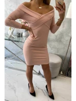 Priliehavé šaty s výstrihom do V tmavo púdrovo ružové