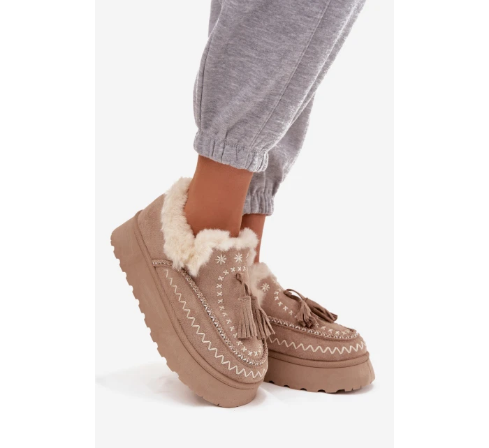 Dámské sněhule na platformě s kožíškem a třásněmi béžové model 21744639 - Boto Dámské sněhule na platformě s kožíškem a třásněmi béžové model 21744639 - Boto