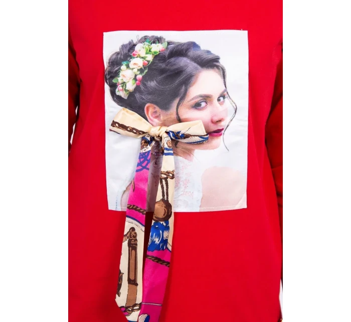 Blúzka s grafickou a farebnou 3D mašľou červená Blúzka s grafickou a farebnou 3D mašľou červená